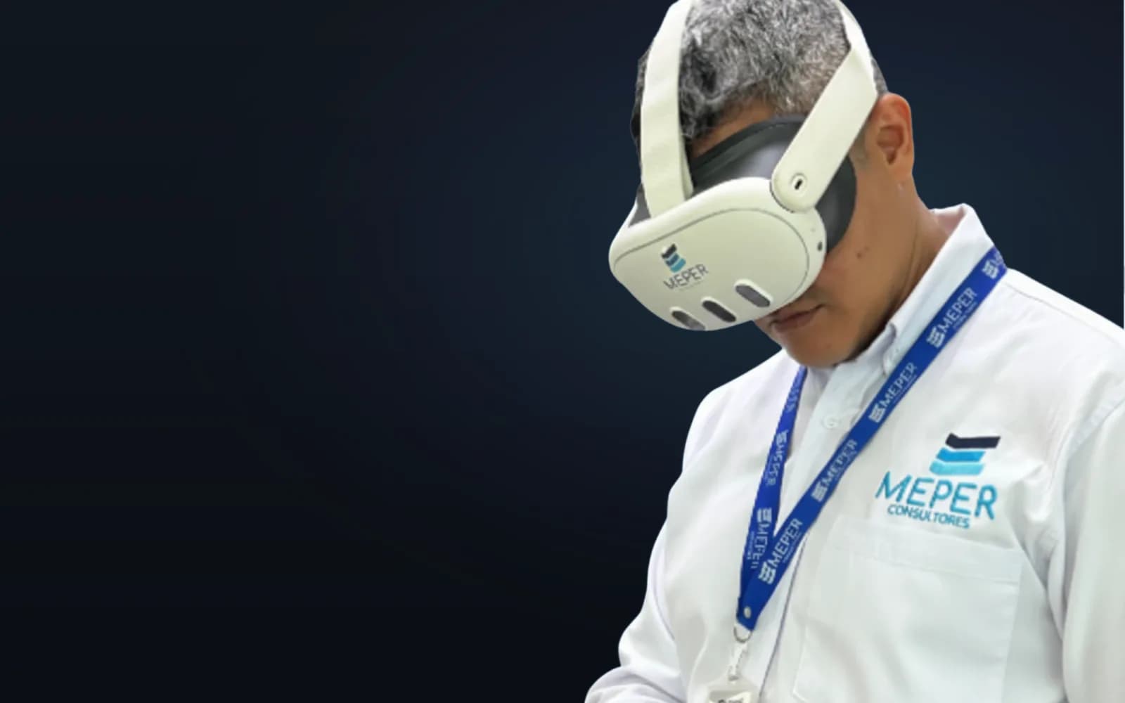 Asesor de MEPER con visor de realidad virtual, ejecutando un simulador de riesgos
